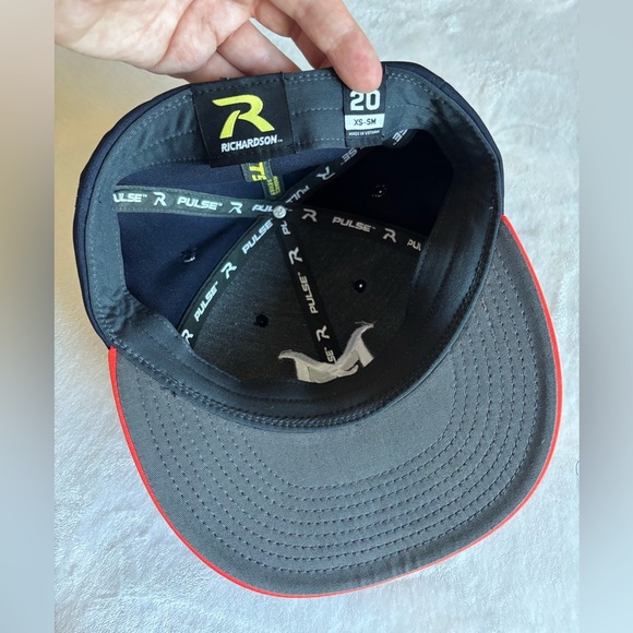 New Milwaukee Braves Hat Navy Blue and Red Logo Size XS-SM Flexfit Richardson - Picture 2 of 3